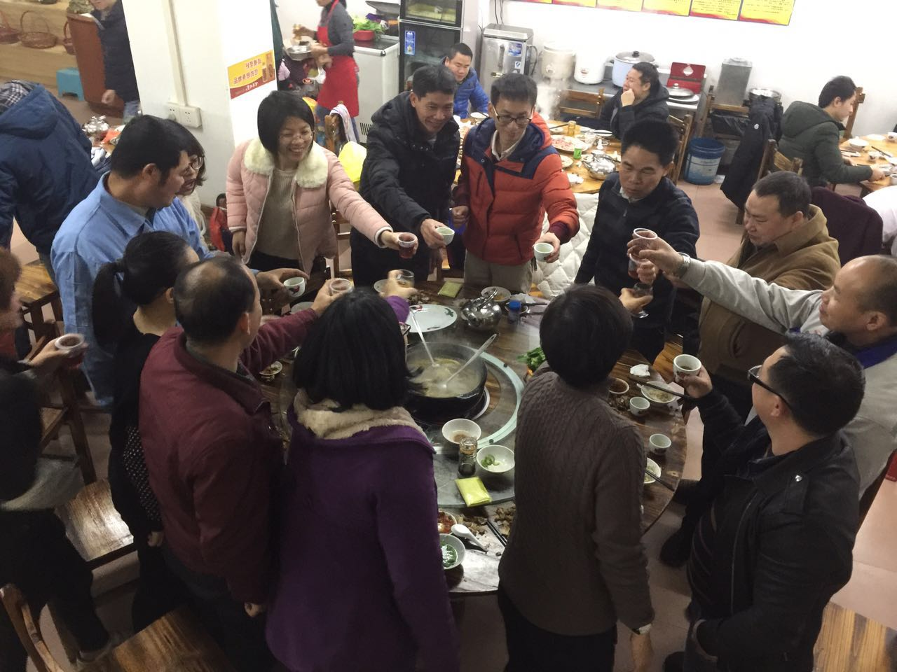 精英齐聚，飞凌万里——HAHA体育
年终聚餐活动圆满结束