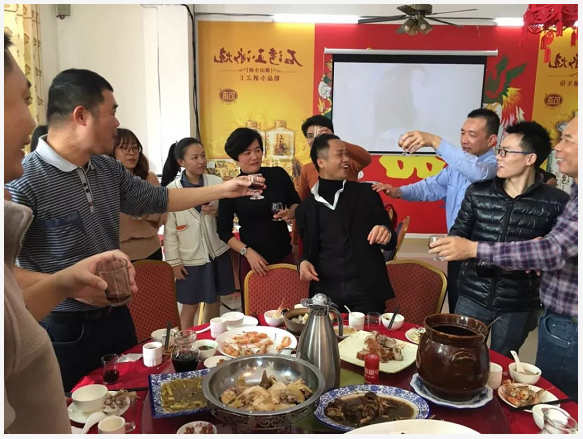 欢庆良宴会 齐心同所愿