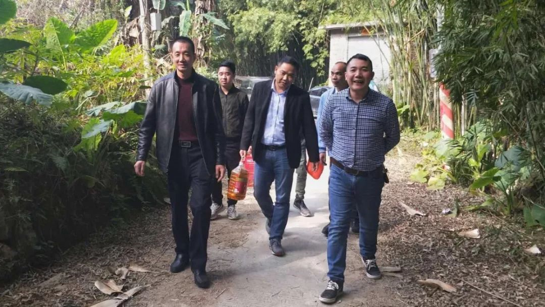 慰问送暖职工心 传递寒冬南方情
