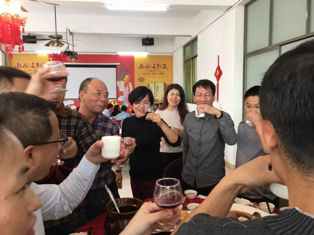 欢庆良宴会 齐心同所愿