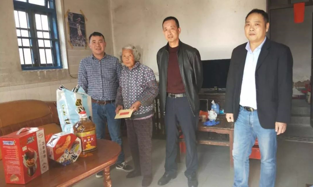 慰问送暖职工心 传递寒冬南方情