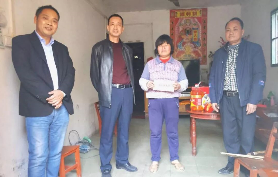 慰问送暖职工心 传递寒冬南方情